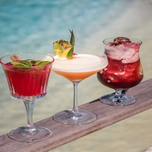 Séléction sur fond de plage de cocktail